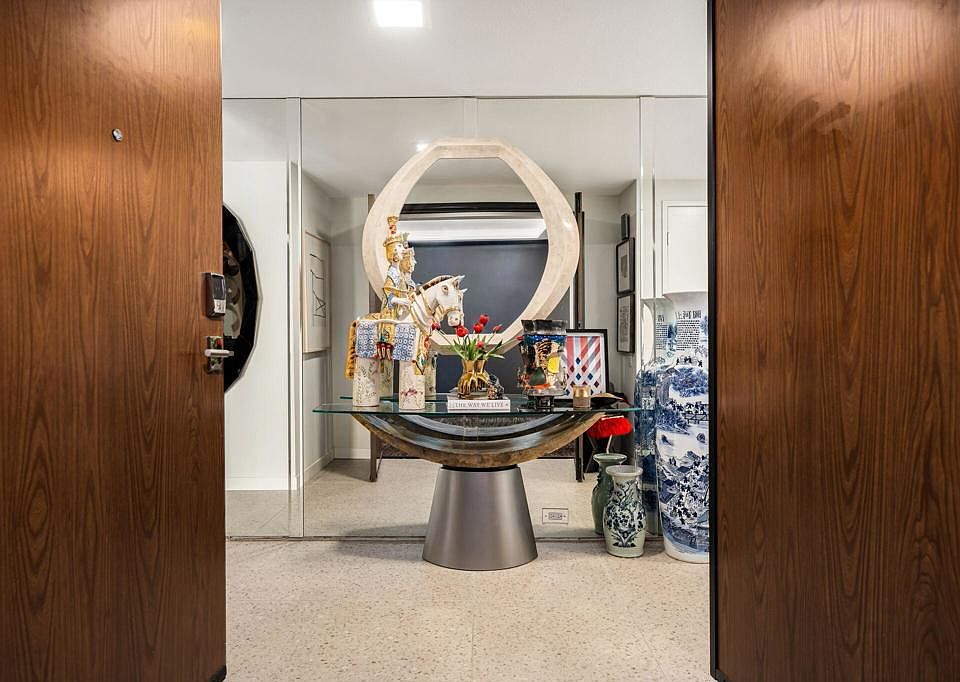 1st image of 899 Island Dr APT 304