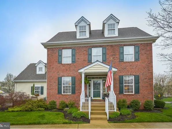 49 Woodbridge Dr, Doylestown, PA 18901