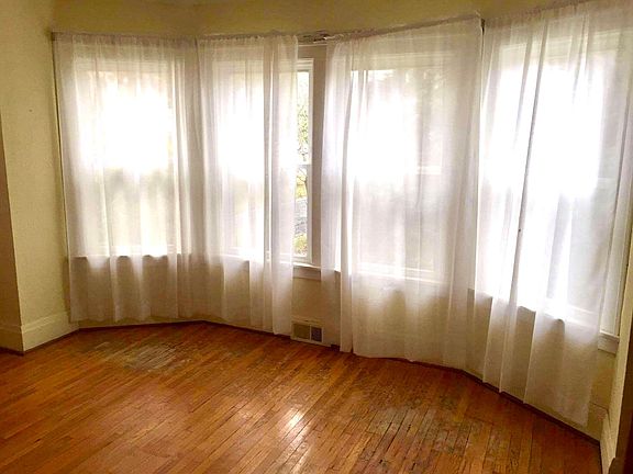 3rd image of 224 Ivyhurst Cir #1