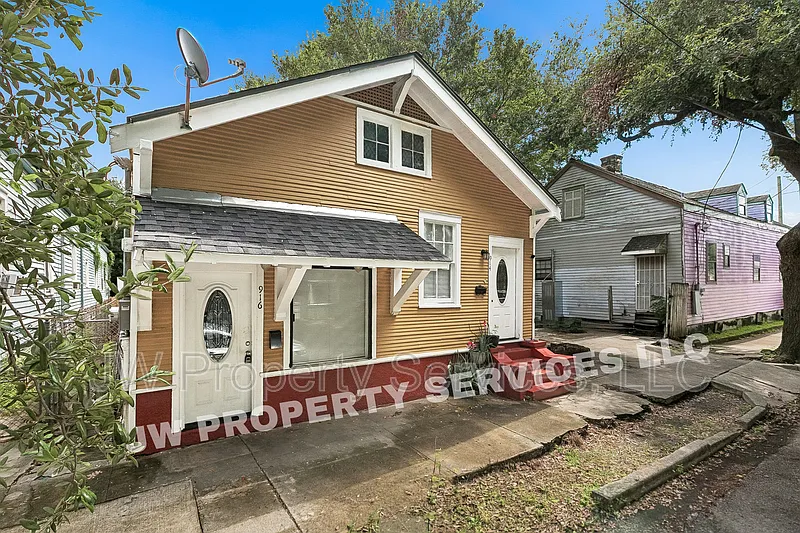 2 bed, 1.0 bath, 800 sqft, $1,200 — Photo 1