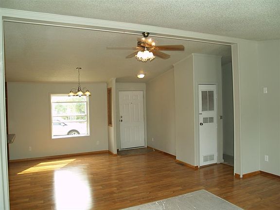 5th image of 504 S Circle Dr