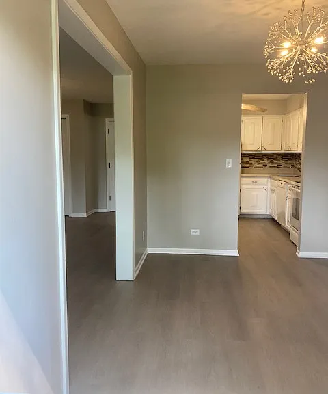2403 S Goebbert Rd — Photo 5