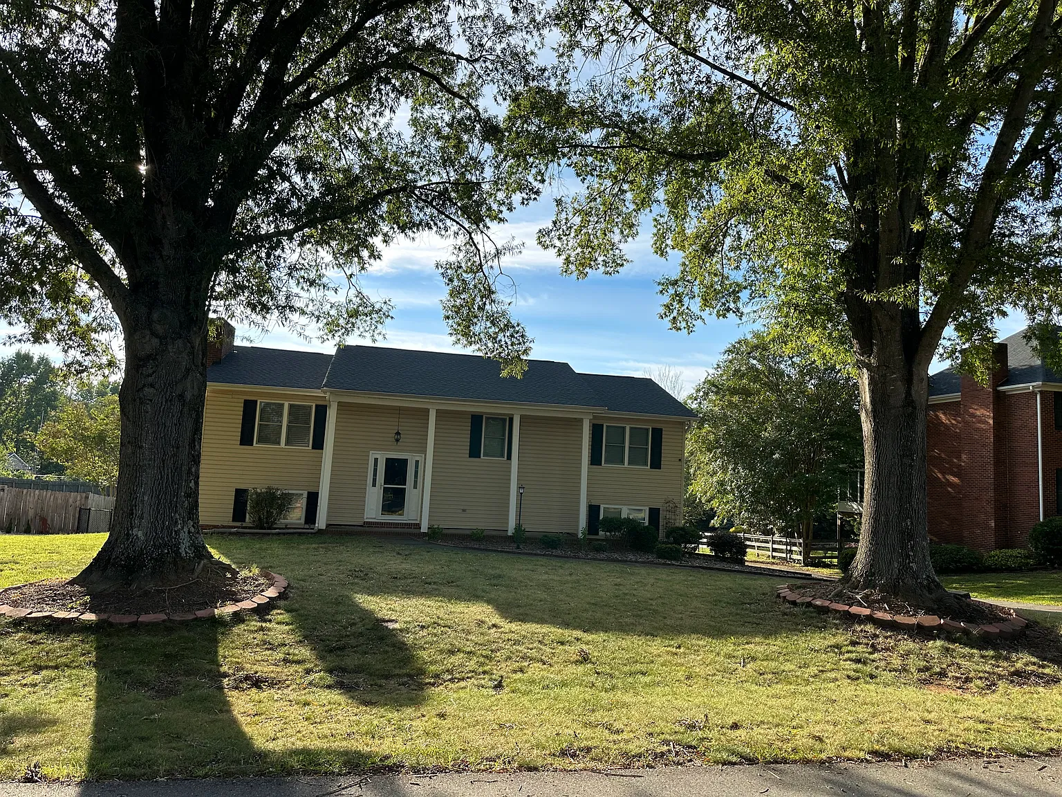 3 bed, 2228 sqft, $2,100 — Photo 3