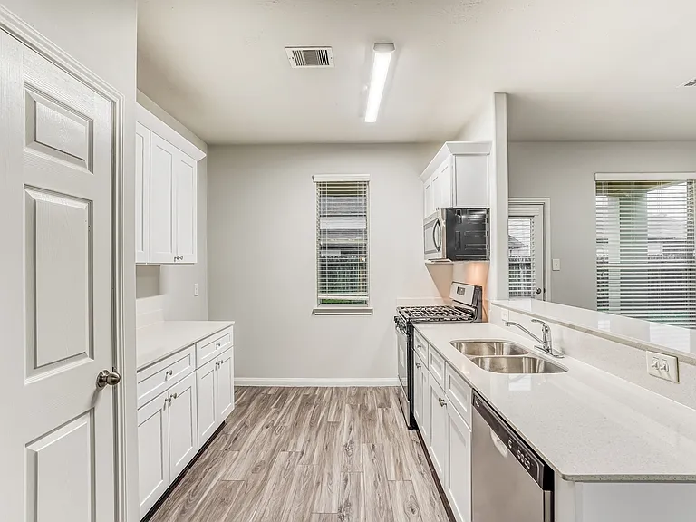 12218 Dona Ln — Photo 9