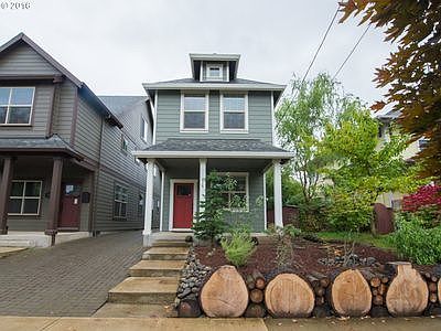 218 NE Alberta St