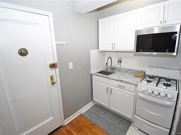 2nd image of 30 Fleetwood Ave APT 4J