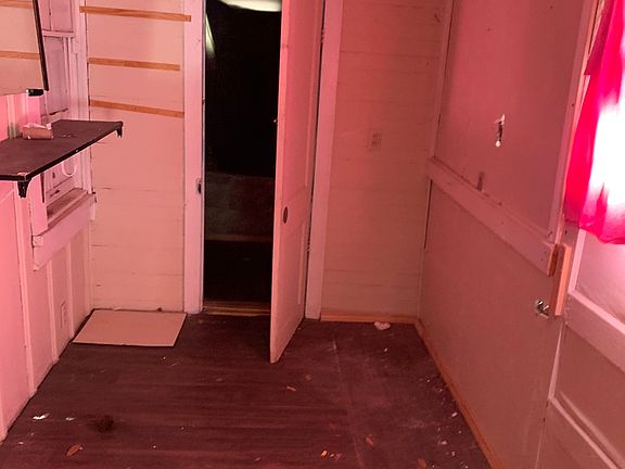 5th image of 9842 6th St