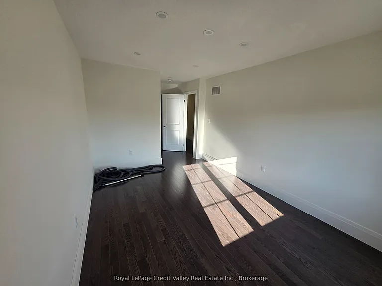 2207 Lozenby St — Photo 6