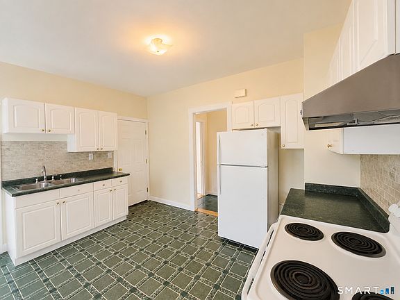 4th image of 122 Atwater St