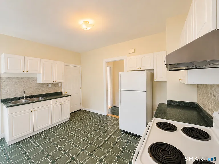 122 Atwater St — Photo 4