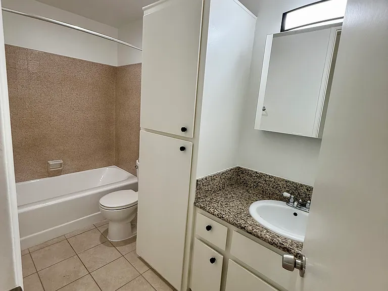 1617 N Poinsettia Place — Photo 23