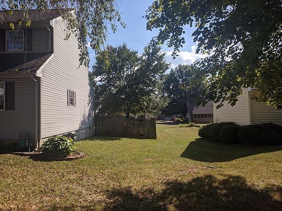 2nd image of 2411 Stewart St