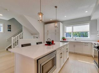 819 N Shawnee Ter SW, Calgary, AB T2Y0T4