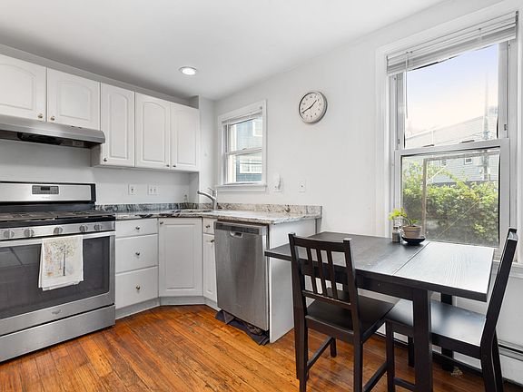 2nd image of 526-528 Medford St #1