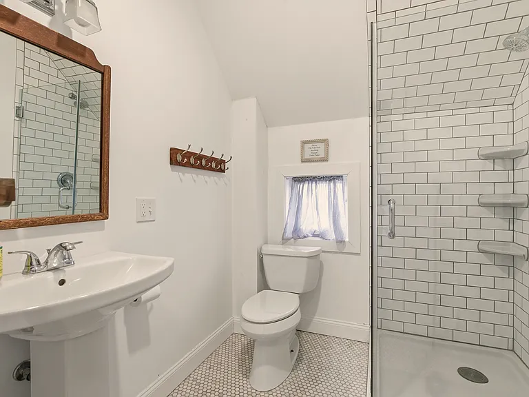 8 Carey St #W26 — Photo 17