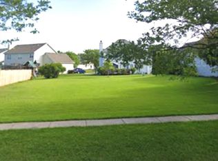 202 Cascade Dr, Crystal Lake, IL 60012