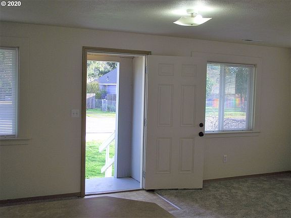 3rd image of 2510 Rossiter Ln