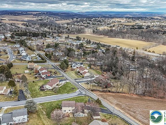 3rd image of 3904 Shirley Dr N