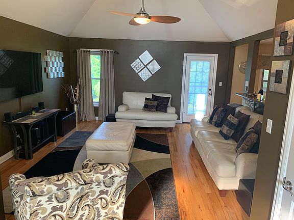 2nd image of 632 Autumn Wood Dr