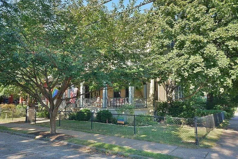 1039 Portland St photo 1