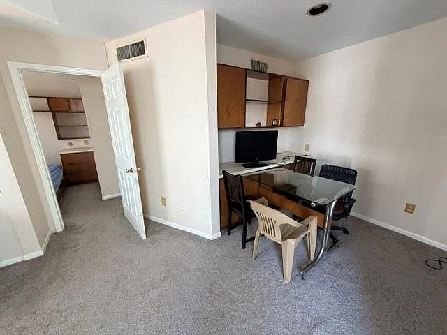 1 bed, 1.0 bath, 564 sqft, $950 — Photo 2