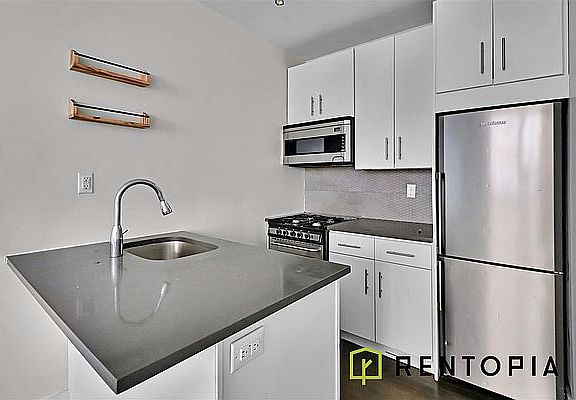 5th image of 273 Leonard St APT 1C