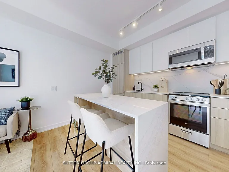 500 Dupont St #502 — Photo 3
