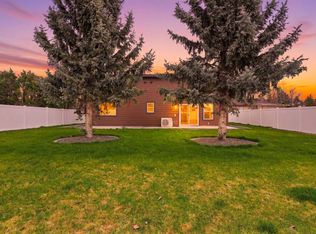 5325 N Vincent Rd, Newman Lake, WA 99025