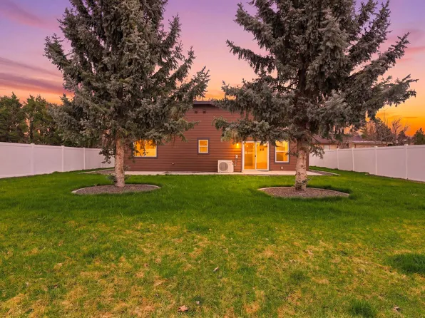 5325 N Vincent Rd, Newman Lake, WA 99025