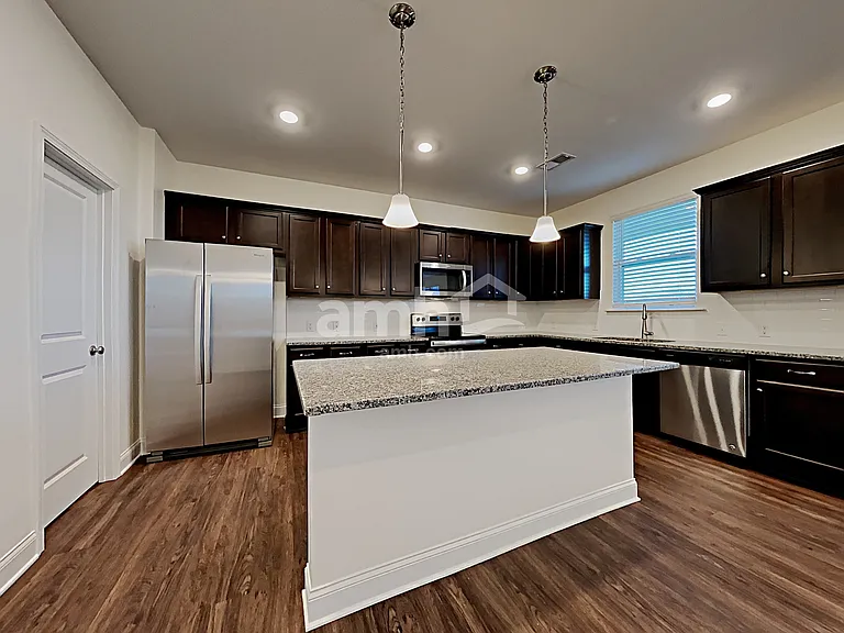 144 Twin River Dr — Photo 3