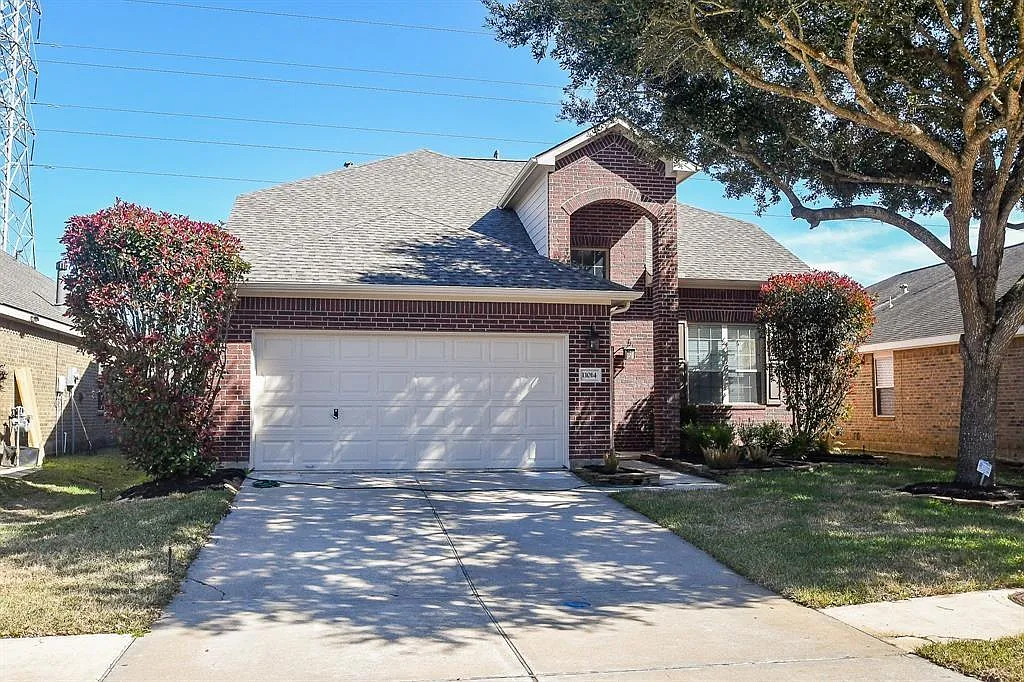 4 bed, 2.5 bath, 2346 sqft, $3,000 — Photo 1