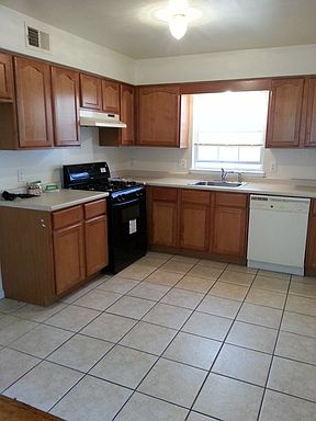 5th image of 195 Badger Ave #2