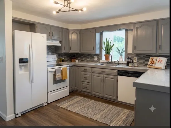 36 Oconnell St, Springfield, MA 01104