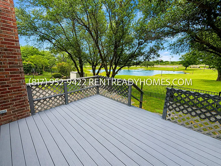 4901 Lakeside Dr — Photo 3