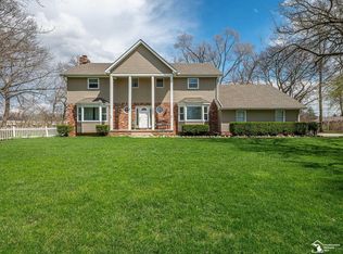 1060 Hollywood Dr, Monroe, MI 48162