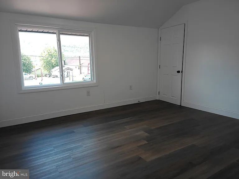 640 E Chestnut St #1 — Photo 5