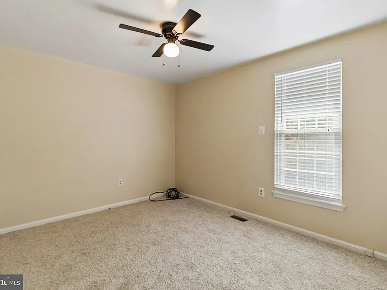 820 Chatsworth Dr — Photo 13