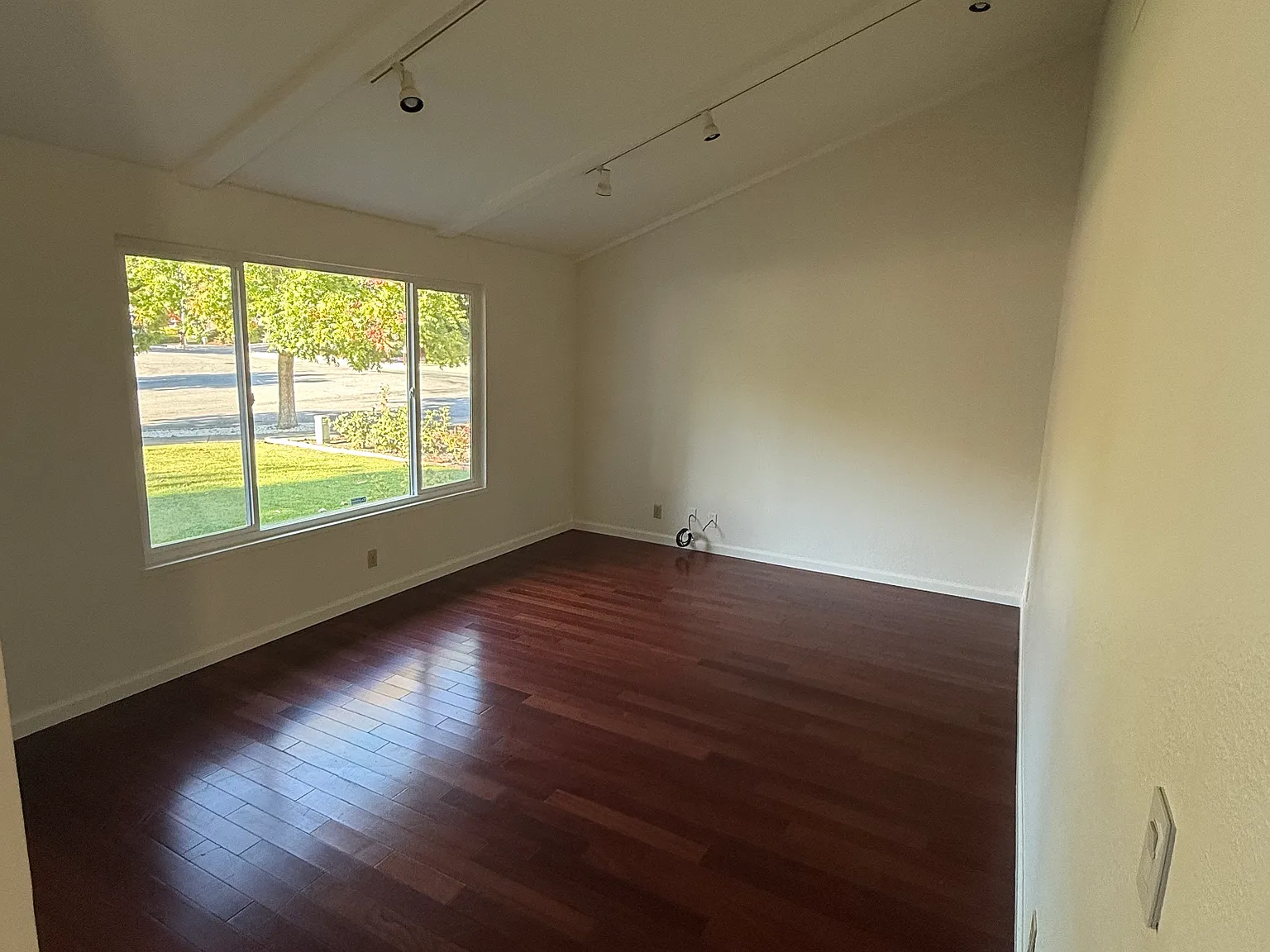4 bed, 1556 sqft, $4,750 — Photo 3
