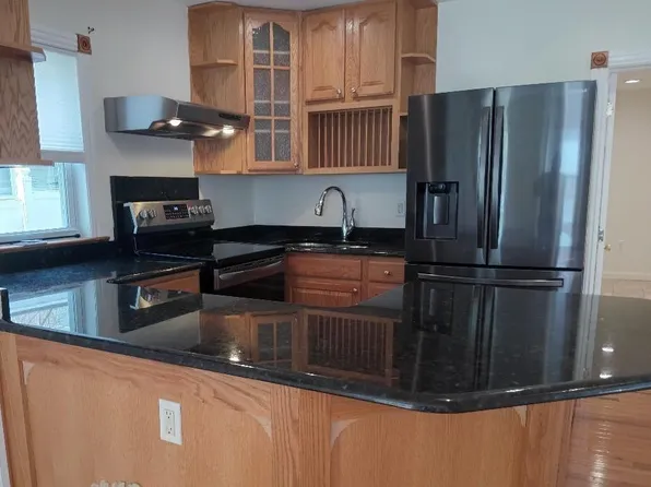 45 W 4th St, Lowell, MA 01850