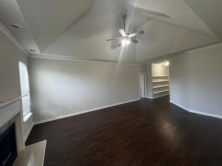 2208 Adkins Cir — Photo 4