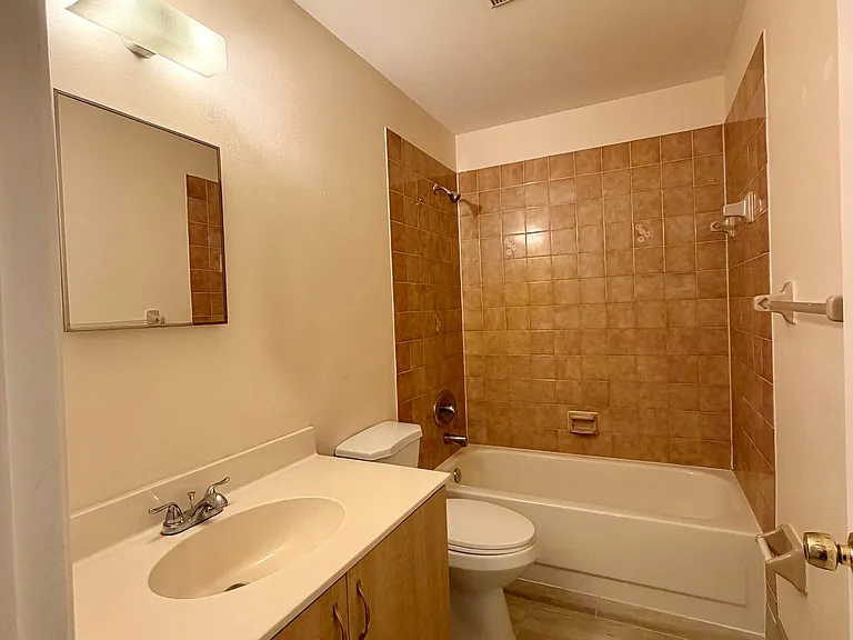 603 SW 35th St #9 — Photo 8