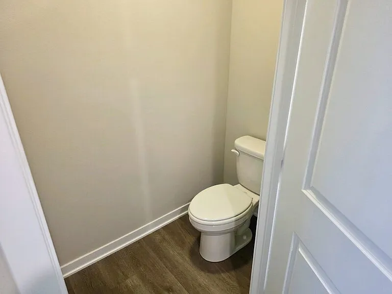 655 NW Williamsburg Ln — Photo 24