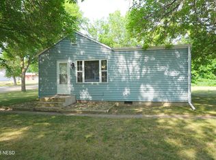 407 8th St NE, Watertown, SD 57201