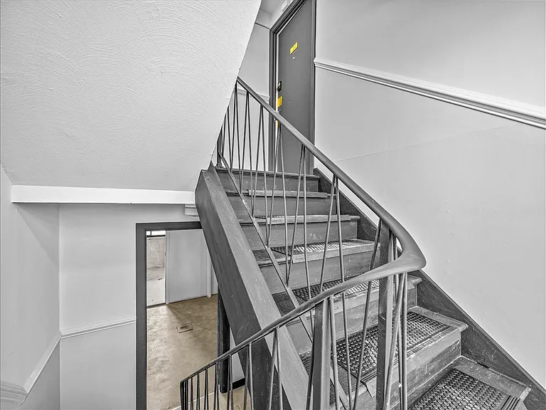 98 Carlton St #102 — Photo 13