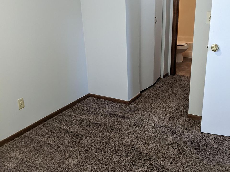 Hallway/ Closets