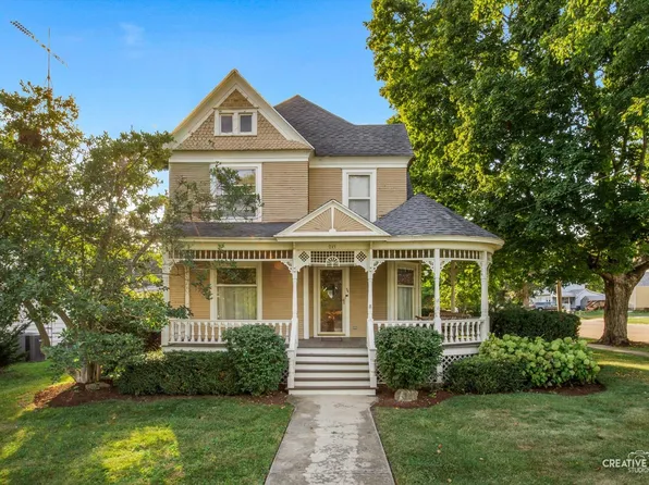 245 N Elm St, Waterman, IL 60556