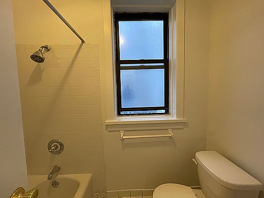 5th image of 214 W 92nd St APT 6A