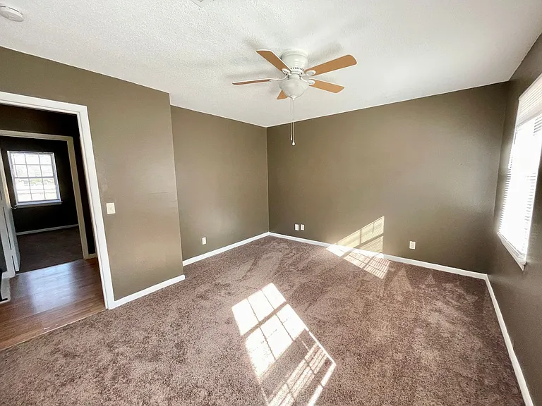 1704 Devonwood Dr — Photo 12