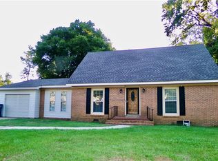 323 Azalea Dr, Eufaula, AL 36027