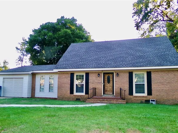 323 Azalea Dr, Eufaula, AL 36027